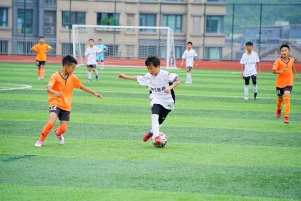 校園足球隊。重慶兩江新區(qū)天宮殿學(xué)校供圖