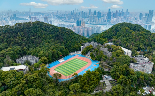 春日校園鳥瞰圖。重慶廣益中學(xué)供圖