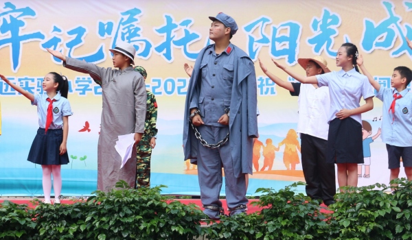 學(xué)生閱讀展演。江北區(qū)新村致遠(yuǎn)實(shí)驗(yàn)小學(xué)校供圖