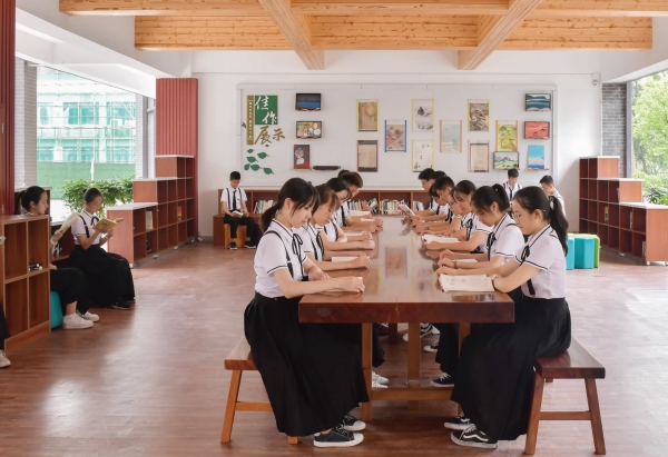 2024年5月，學(xué)生參與海量閱讀系列課程。重慶市第十八中學(xué)供圖