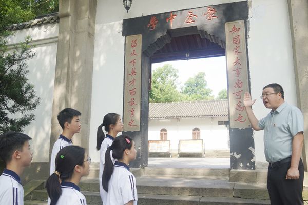 入校第一課。聚奎中學供圖