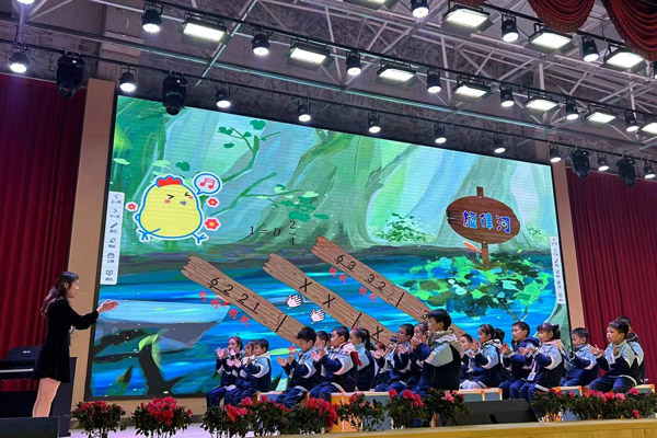 音樂教師吳蔚霜作匯報展示。雙福六小供圖