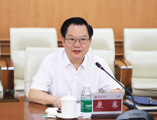 重慶理工大學黨委書記康騫講話。重慶理工大學供圖