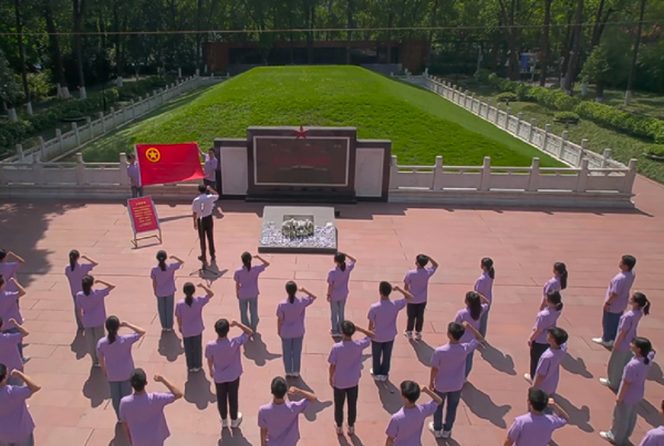 入團第一課。沙坪壩區(qū)教委供圖