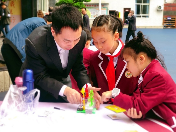 開發(fā)學生科學思維。豐都縣實驗小學校供圖