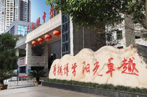 校園一角。永川區(qū)興龍湖中學校供圖