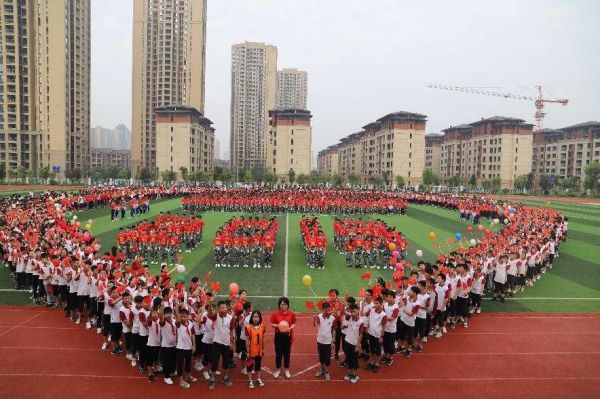 學校大課間。永川區(qū)興龍湖中學校供圖