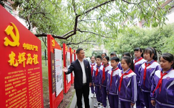 “黨的光輝潤(rùn)童心”黨史微宣講活動(dòng)。永川區(qū)興龍湖小學(xué)校供圖