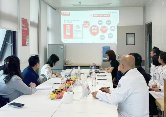 評(píng)審驗(yàn)收現(xiàn)場(chǎng)。重慶松山醫(yī)院供圖