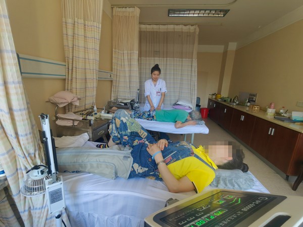 患者接受治療。重慶嘉華醫(yī)院供圖