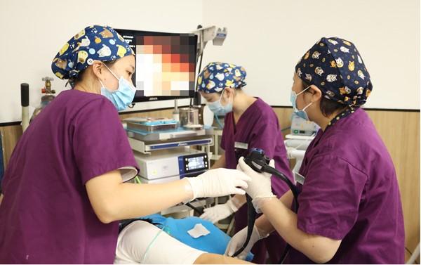 胃鏡檢查。重慶東大肛腸醫(yī)院供圖