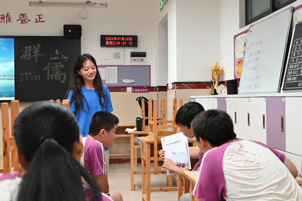 重慶大學(xué)牽手六十八中，打造“行走的思政課堂”。重慶大學(xué)供圖