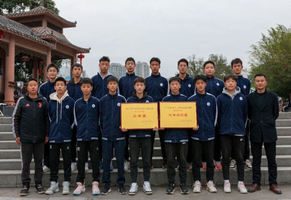 學(xué)校男子足球代表隊(duì)榮獲“2023年重慶市中小學(xué)生校園足球總決賽初中男子甲組二等獎(jiǎng)”。武隆區(qū)實(shí)驗(yàn)中學(xué)供圖