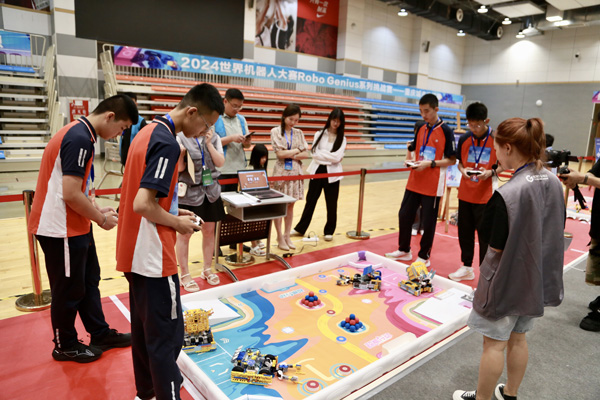 超能行動(dòng)（初中組）賽臺(tái)。唐文蕤攝