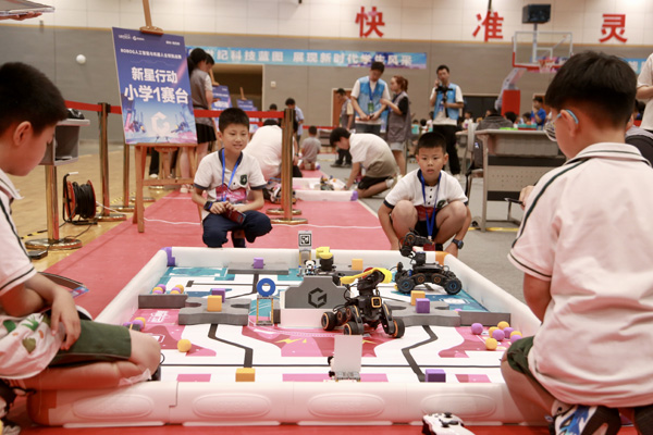 新星行動(dòng)小學(xué)組賽臺(tái)。唐文蕤攝