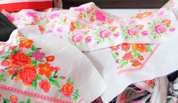 苗俗非遺工作室內(nèi)的作品。重慶師范大學(xué)供圖