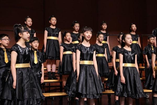 夢(mèng)想鳥合唱團(tuán)帶來視聽盛宴。重慶兩江新區(qū)金山學(xué)校教育集團(tuán)供圖