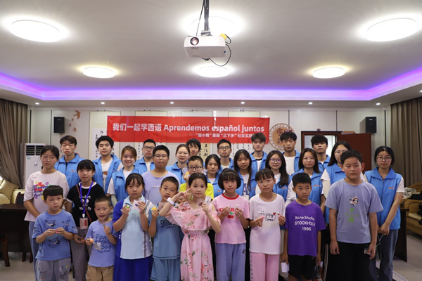 現(xiàn)場合影。重慶財經(jīng)學(xué)院供圖