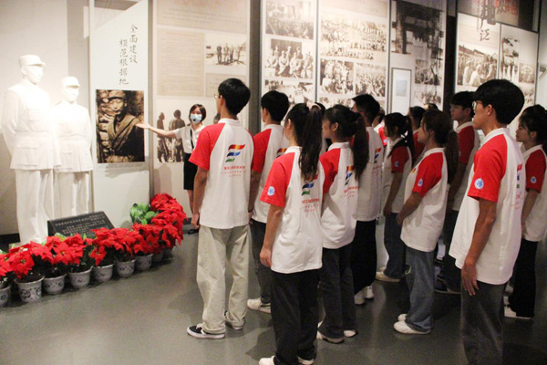 參觀聶榮臻元帥陳列館。重慶工程職院供圖