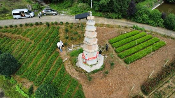 寶峰字庫(kù)塔調(diào)研現(xiàn)場(chǎng)。四川美術(shù)學(xué)院供圖