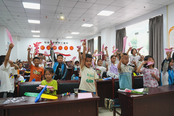 航空知識(shí)科普活動(dòng)現(xiàn)場(chǎng)。重慶交通大學(xué)供圖