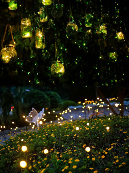 渝樂(lè)小鎮(zhèn)“雨林螢火奇妙夜”。重慶融創(chuàng)文旅城供圖