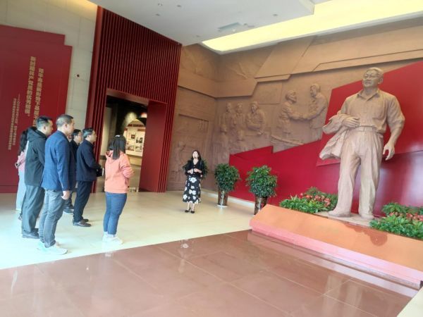黨員宣講組參觀鄧平壽紀念館。虎城初級中學供圖