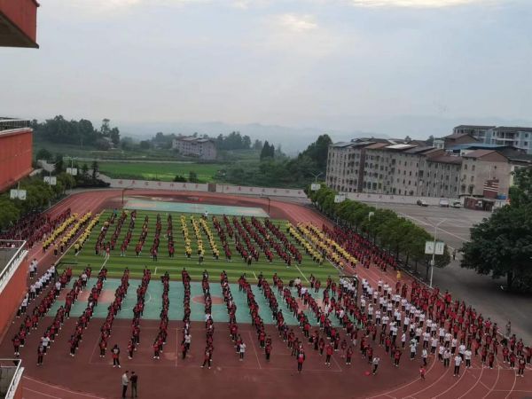 大課間體操活動?；⒊浅跫壷袑W供圖