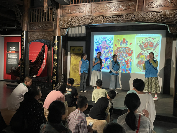 原創(chuàng)非遺話劇《梁平緣·古今頌》表演現(xiàn)場。重慶工商職業(yè)學院供圖