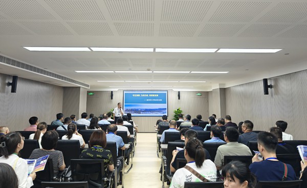 考察團(tuán)來(lái)到重慶醫(yī)科大學(xué)附屬第三醫(yī)院參觀交流。主辦方供圖