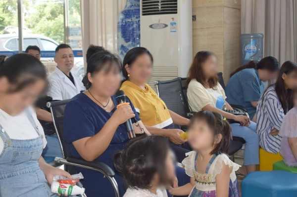 互動(dòng)與分享環(huán)節(jié)。重慶迪邦皮膚病醫(yī)院供圖