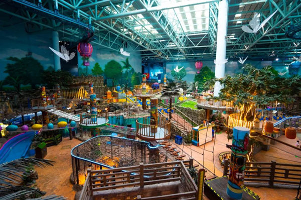 室內(nèi)“熱帶雨林”耍事多。融創(chuàng)海世界供圖