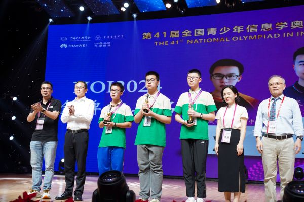 頒獎(jiǎng)儀式。重慶八中供圖