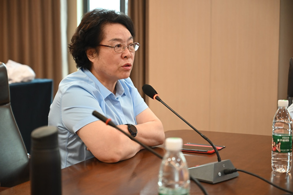 賀翔鴿發(fā)言。重慶愛爾眼科醫(yī)院總院供圖