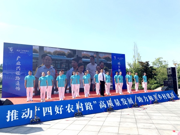 文藝演出現(xiàn)場(chǎng)。實(shí)習(xí)生趙鑫攝