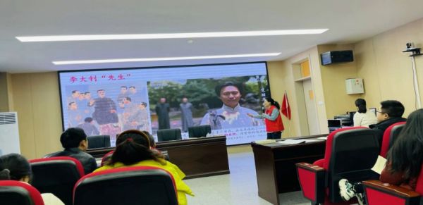 學(xué)生講述紅色故事。潼南區(qū)梓潼小學(xué)校供圖