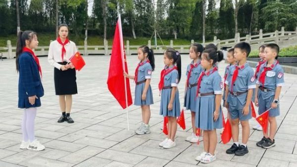 開展微黨課活動。潼南區(qū)梓潼小學(xué)校供圖