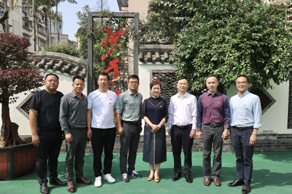 黨建統(tǒng)領(lǐng)“1+N”強(qiáng)基計(jì)劃雁陣學(xué)校書記合影。合川區(qū)涼亭子小學(xué)供圖