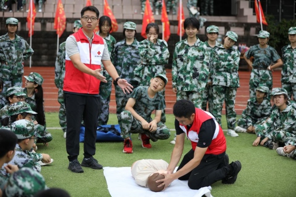 《急救與包扎》市級(jí)精品選修課程。合川中學(xué)供圖