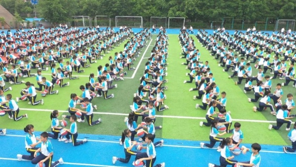 籃球特色大課間課程獲得重慶市大課間改革一等獎。合川區(qū)高陽小學