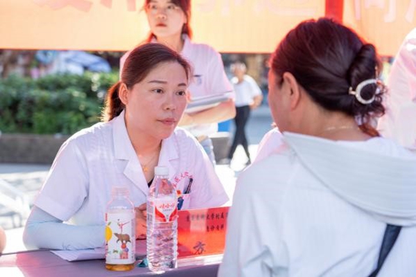 醫(yī)療義診。重慶醫(yī)科大學附屬第二醫(yī)院供圖