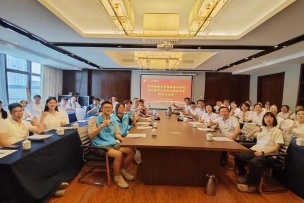 黨課學習交流會。重慶醫(yī)科大學附屬第二醫(yī)院供圖