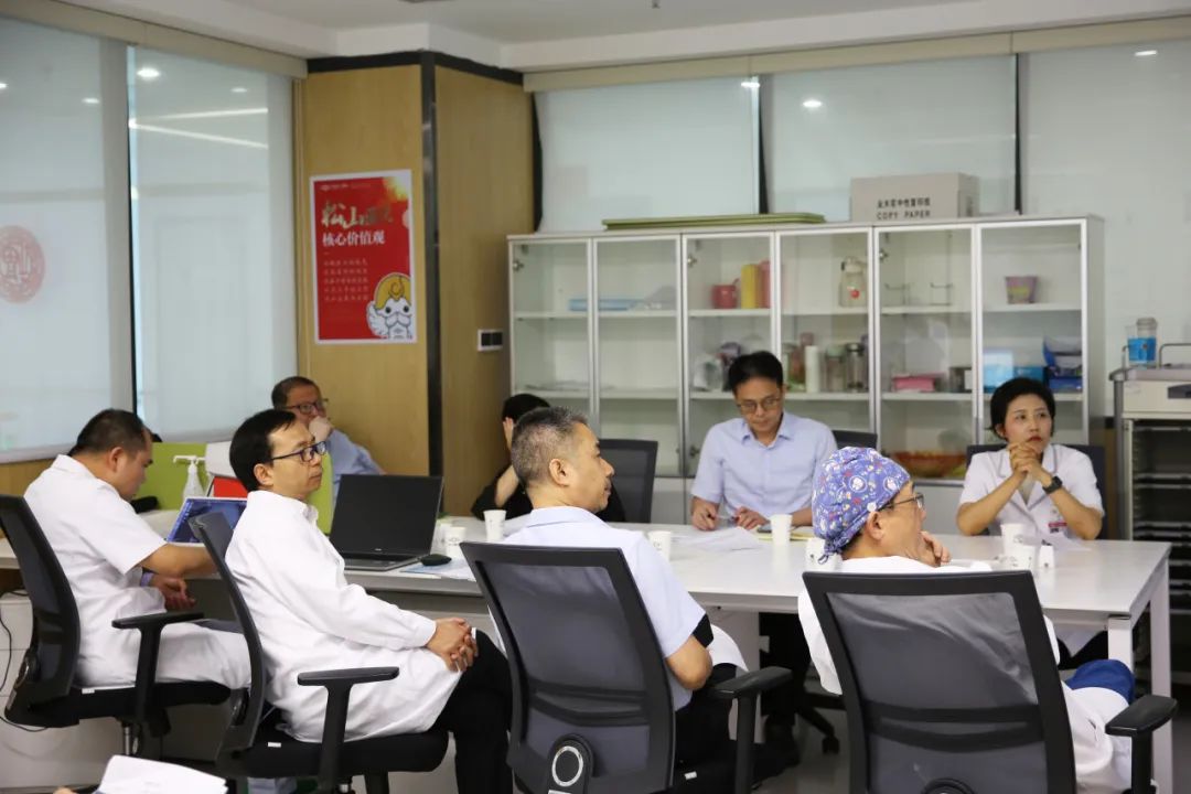 多學科探討手術方案。重慶松山醫(yī)院供圖