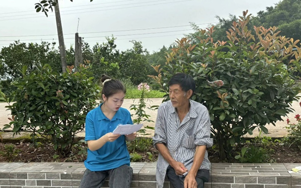 調(diào)研訪談現(xiàn)場。重慶財經(jīng)學(xué)院供圖