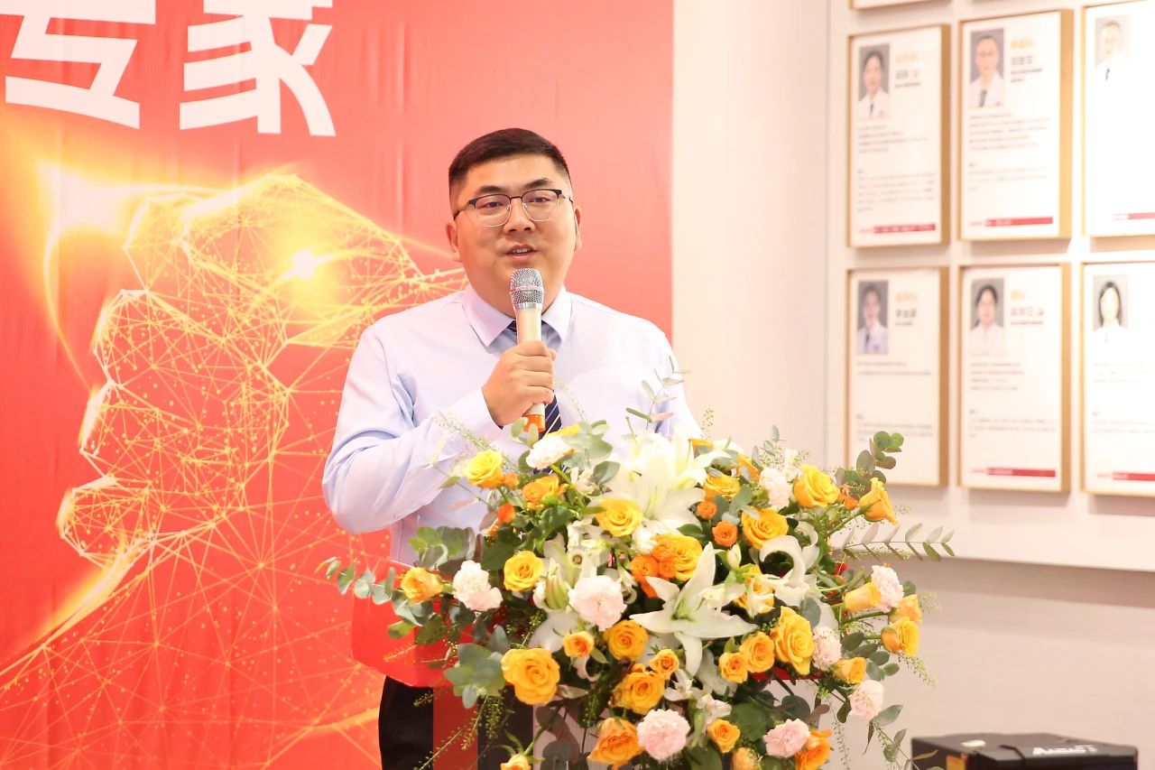 羅克致辭。重慶松山醫(yī)院供圖