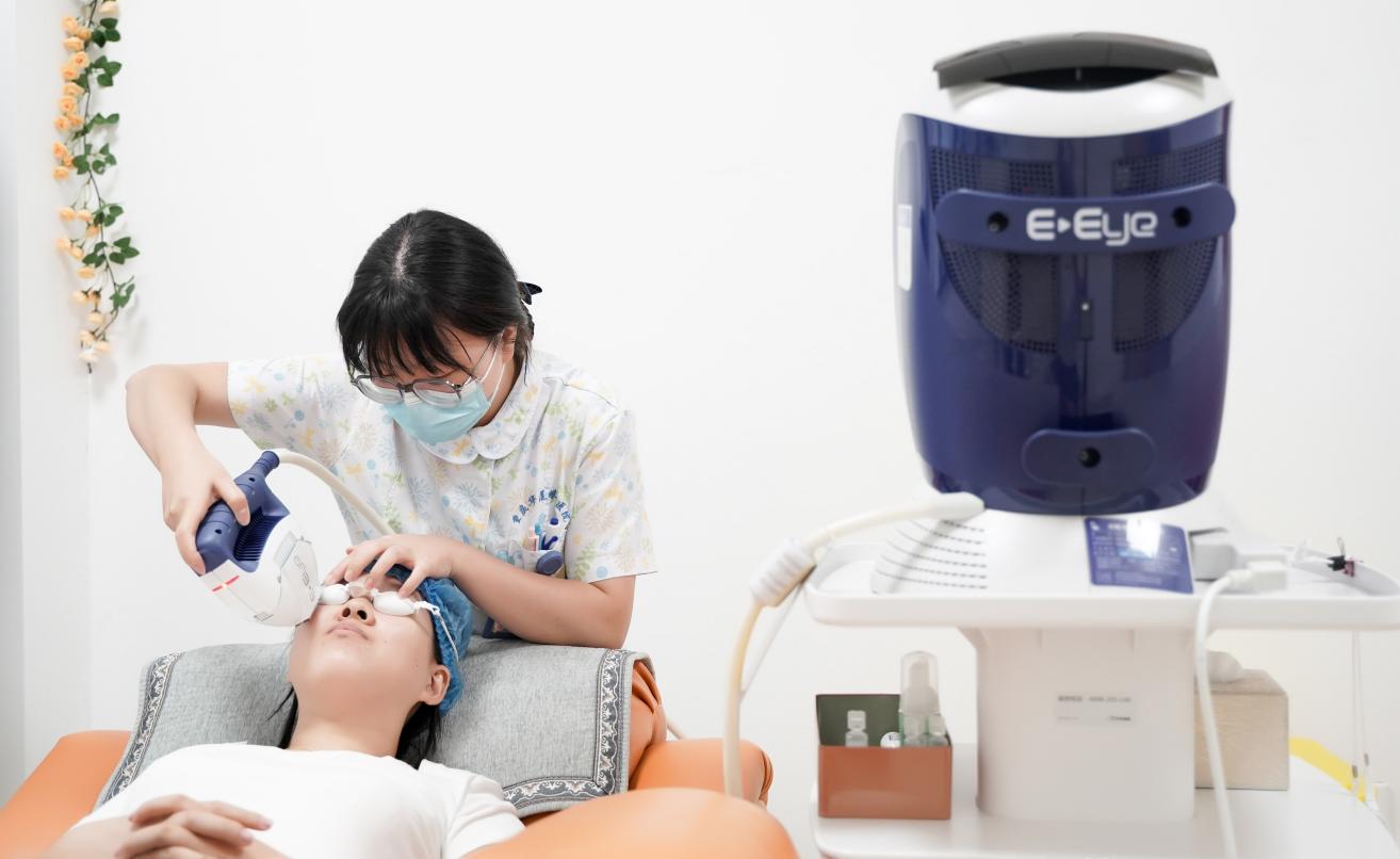 干眼癥治療。重慶華廈眼科供圖