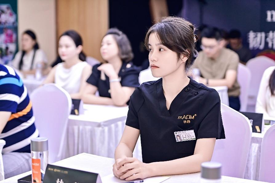 研討會現(xiàn)場。重慶軍美醫(yī)療美容醫(yī)院供圖