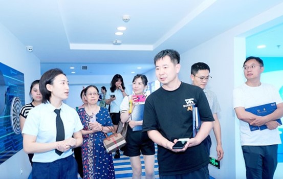 科普基地參觀。重慶愛爾眼科醫(yī)院總院供圖