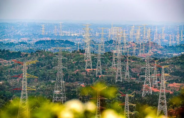 獲獎(jiǎng)作品《極電之韻》。國網(wǎng)重慶市電力公司供圖