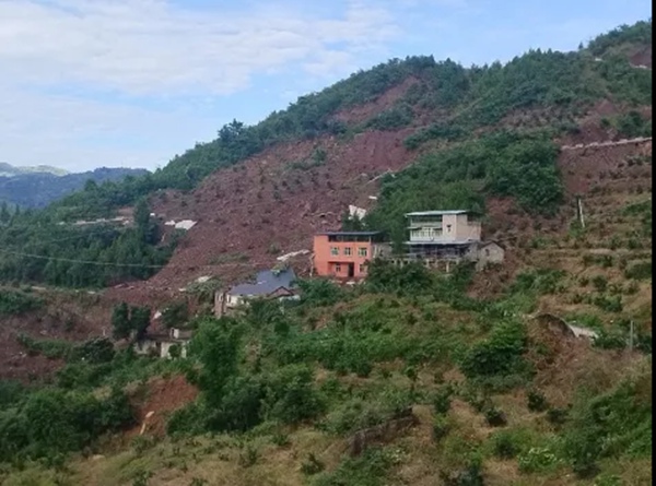 水田灣滑坡全貌。重慶市規(guī)劃和自然資源局供圖